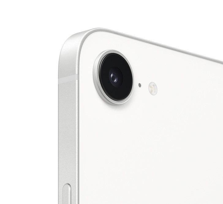 iPhone 17e Fusion camera close-up
